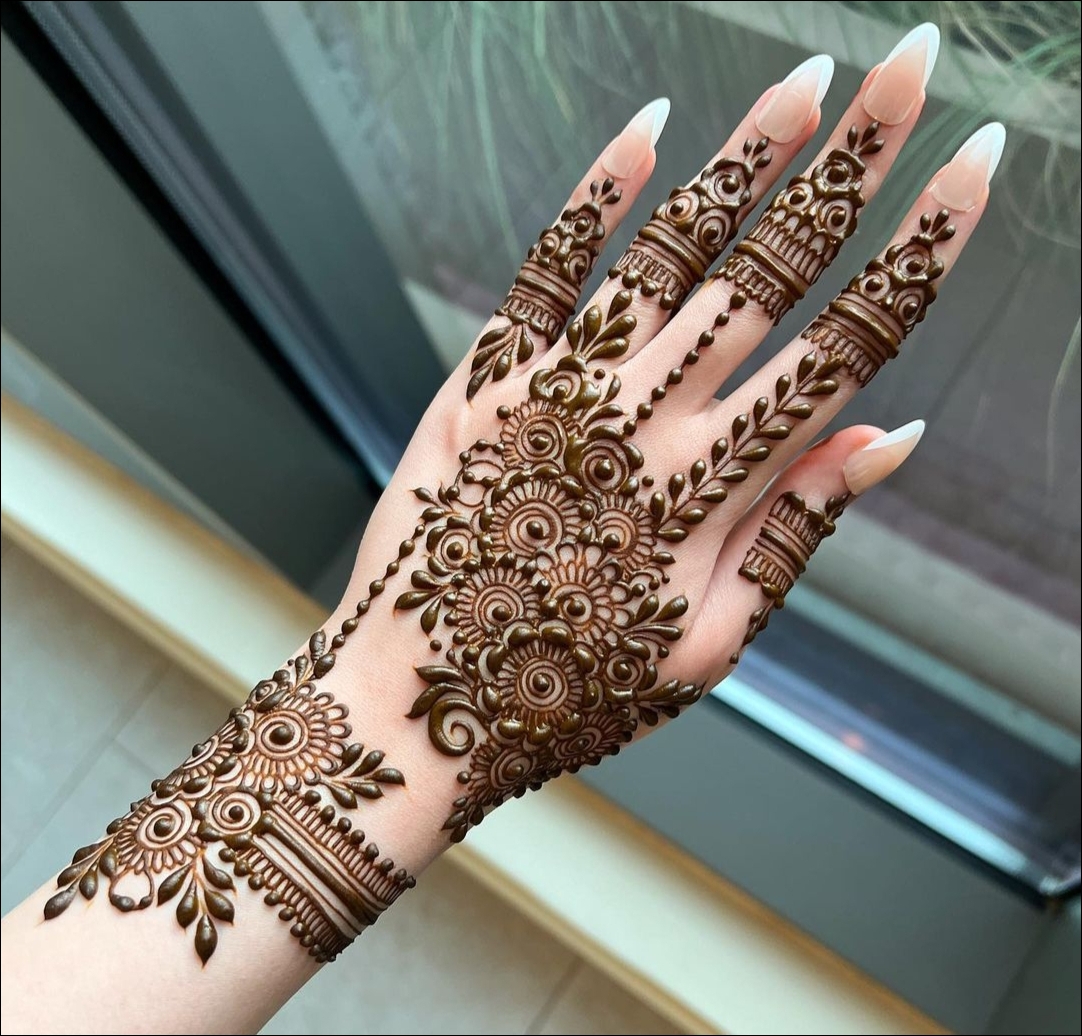 back-hand-mehndi-design-simple