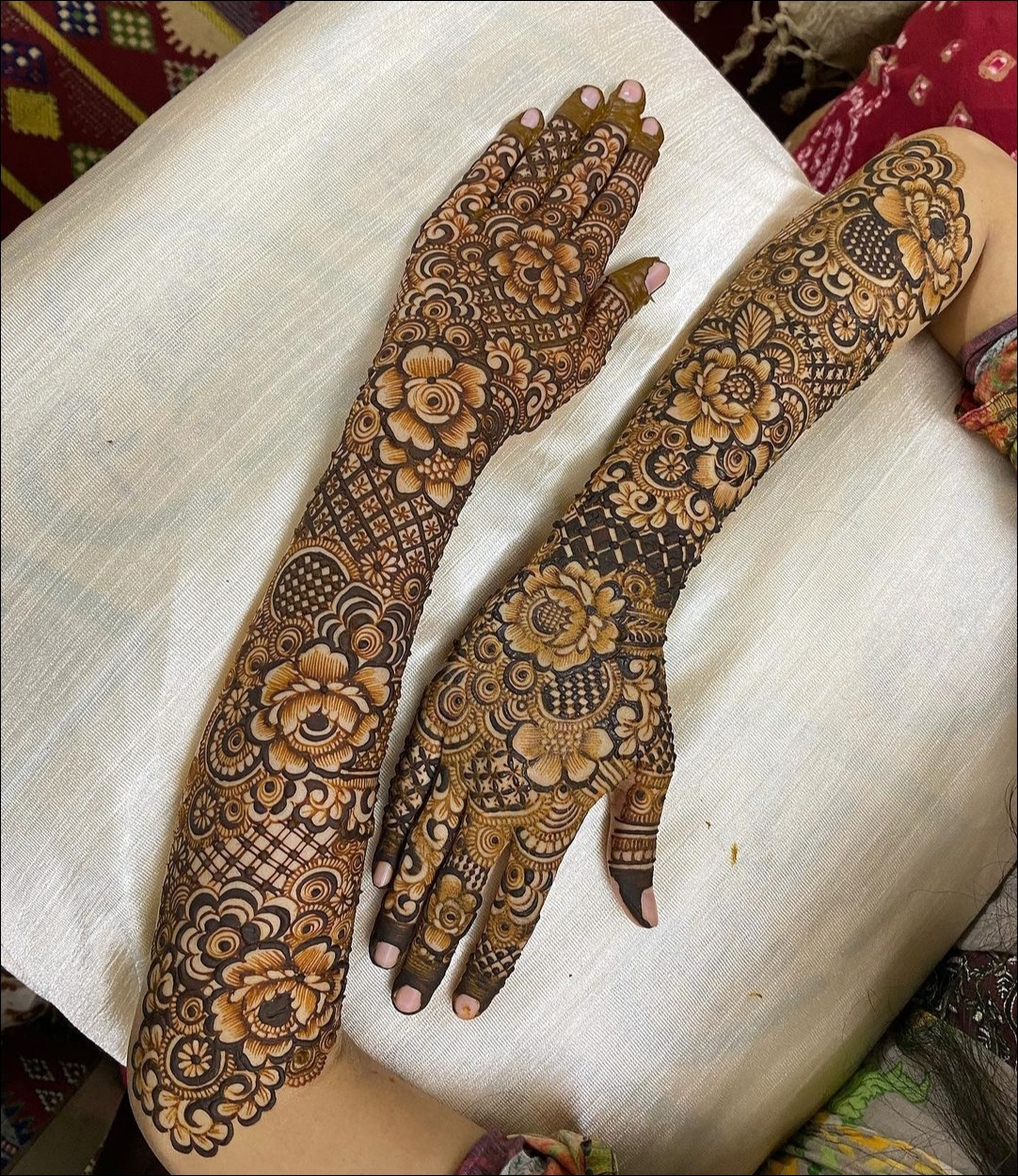 back-hand-mehndi-design-simple