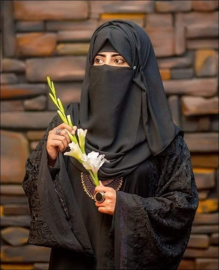 black-hijab-girl-dp black-hijab-girl-dp
