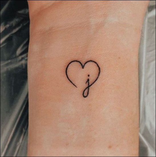 neck-tattoo-for-girls