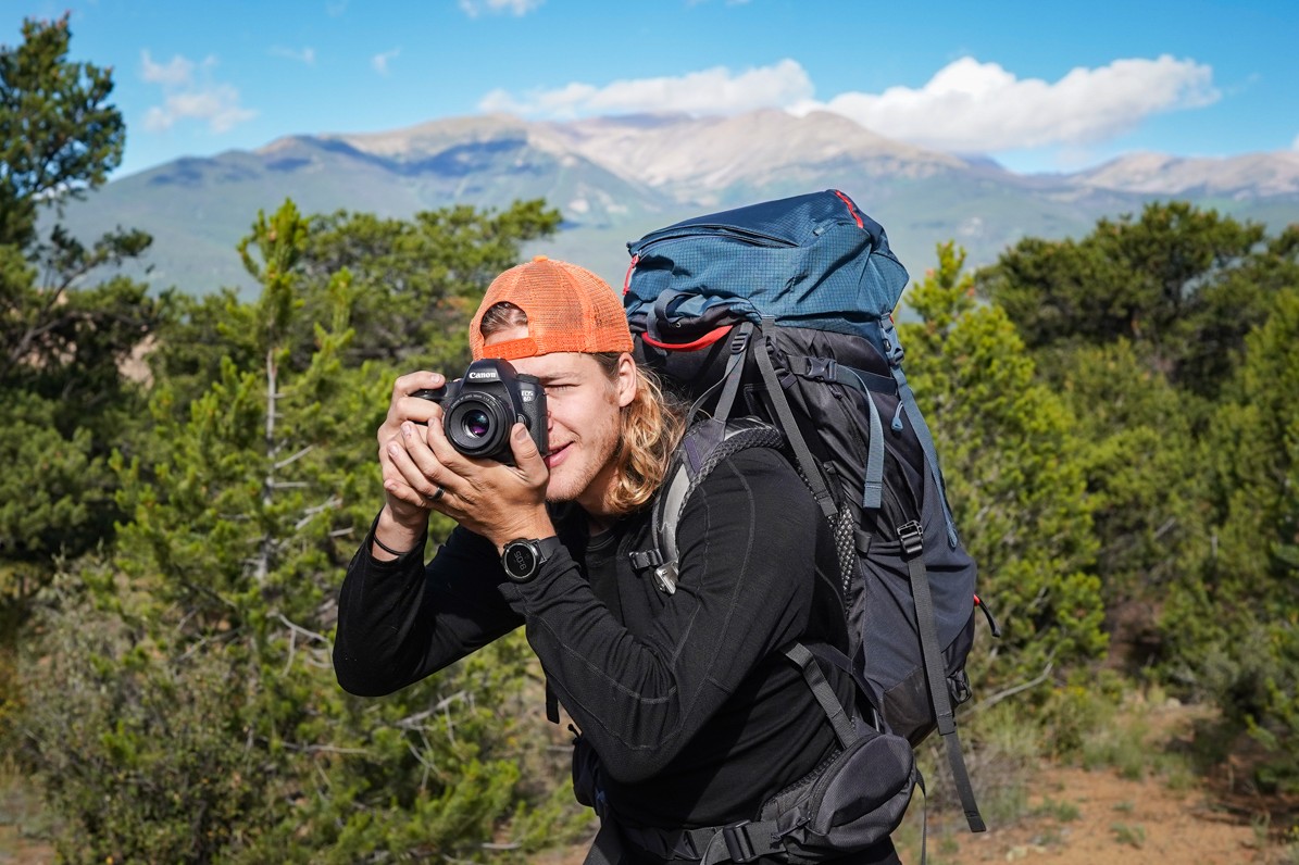 Walking Through Nature With a Camera: Why Real Strolls Beat the Screen
