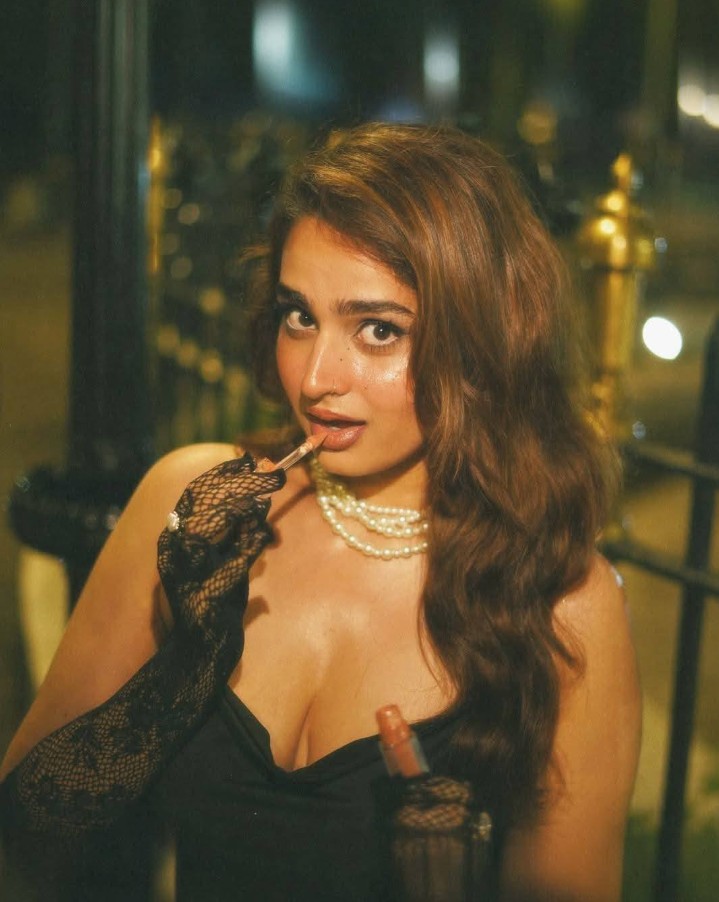 Ayesha Khan Hot Pics