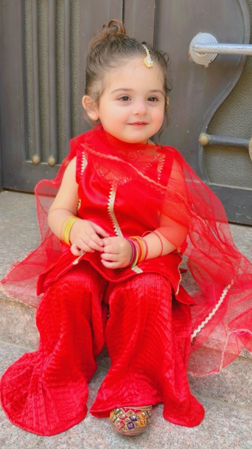 Whatsapp DP Cute baby girl