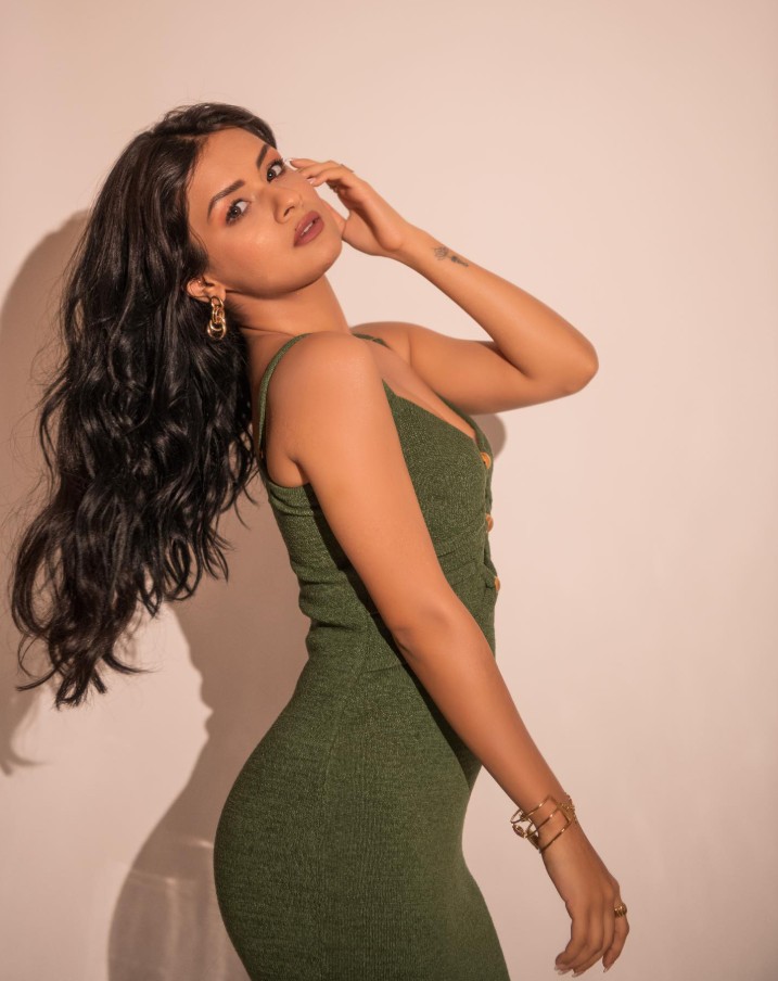 Avneet Kaur Hot Pics