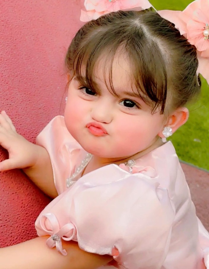 Whatsapp DP Cute baby girl