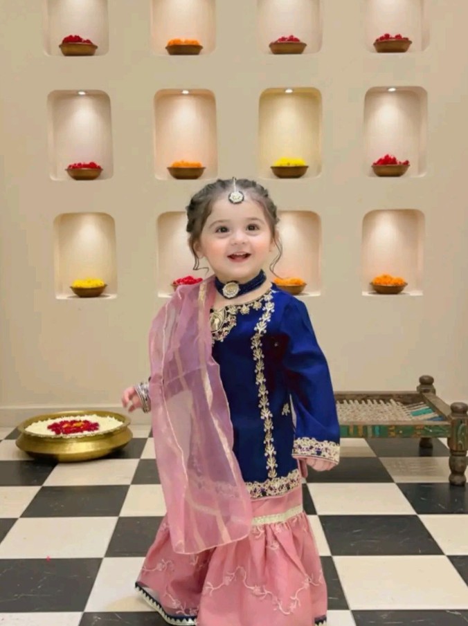 Whatsapp DP Cute baby girl