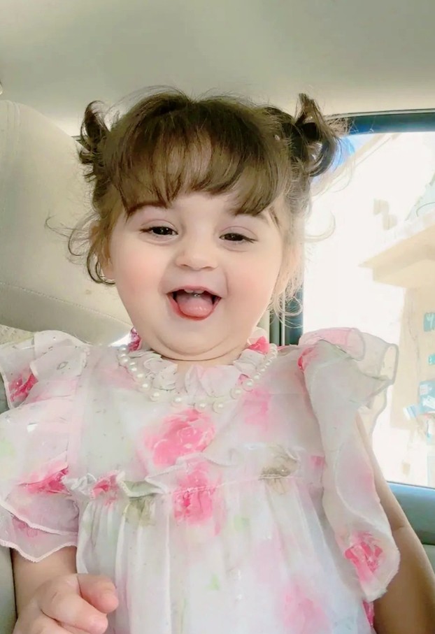 Whatsapp DP Cute baby girl