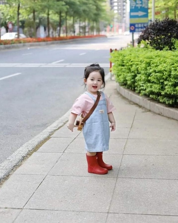 Whatsapp DP Cute baby girl