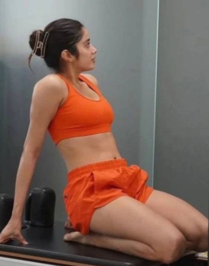 Janhvi Kapoor Hot Pics