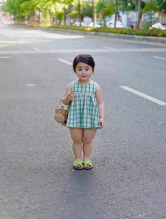 Whatsapp DP Cute baby girl