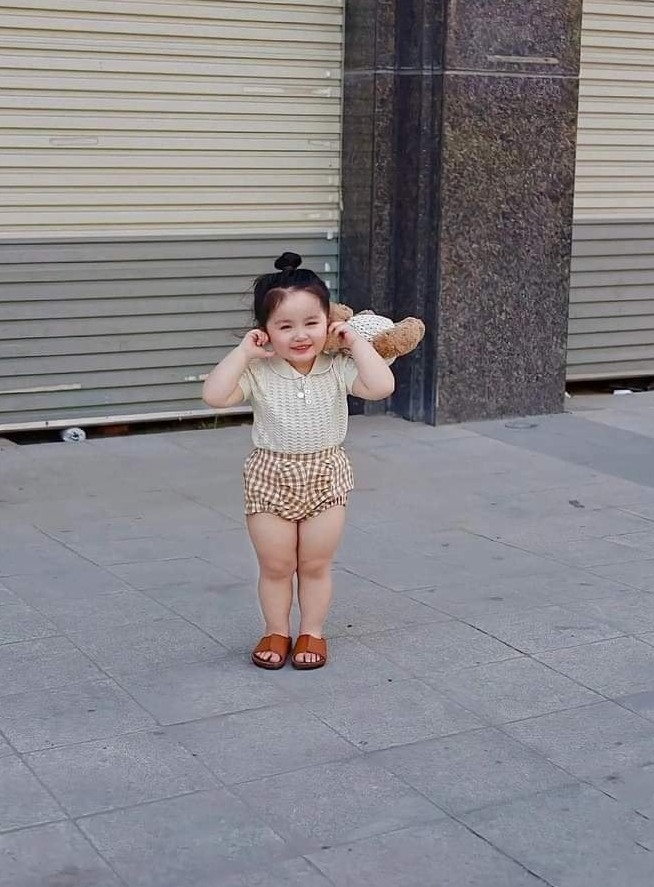 Whatsapp DP Cute baby girl
