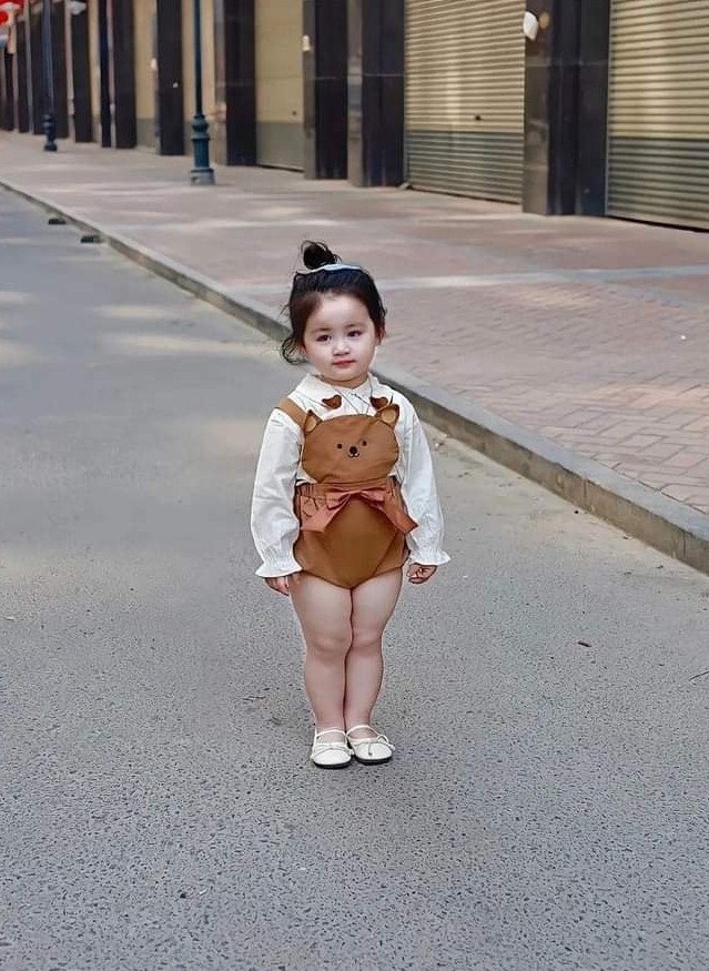 Whatsapp DP Cute baby girl