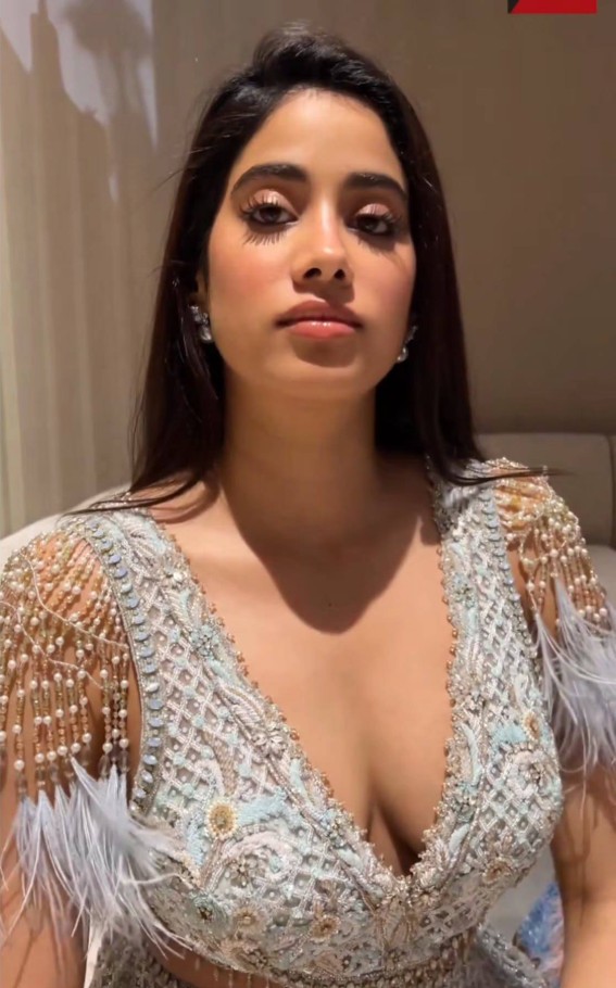 Janhvi Kapoor Hot Pics