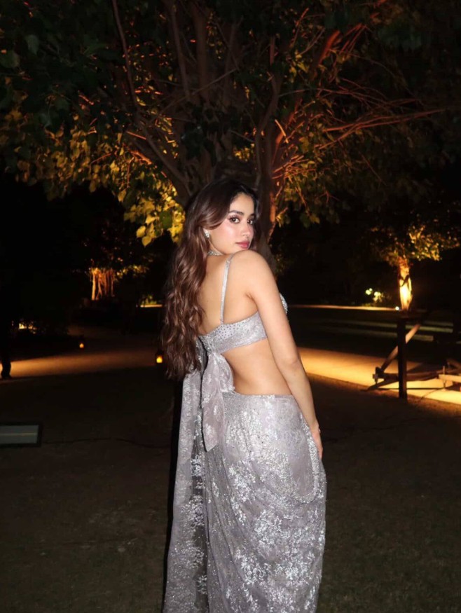 Janhvi Kapoor Hot Pics