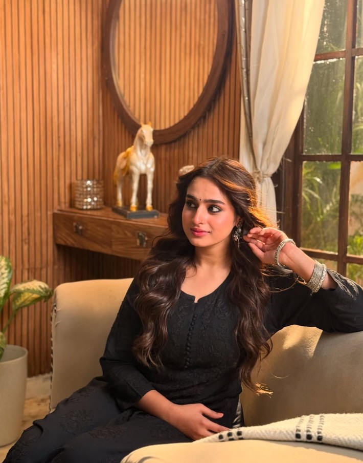 Ayesha Khan Hot Pics