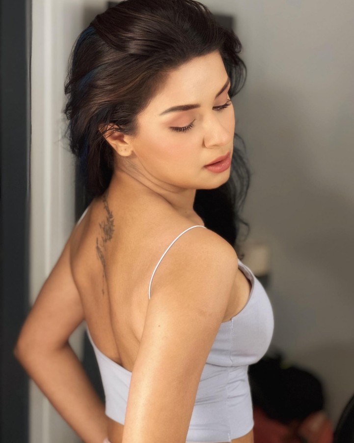 Avneet Kaur Hot Pics