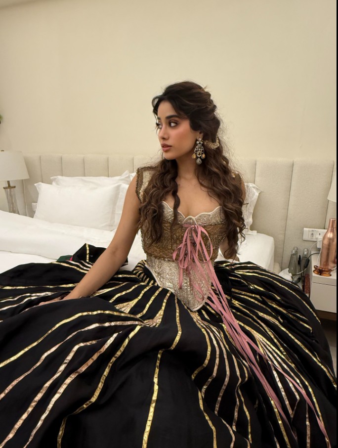 Janhvi Kapoor Hot Pics