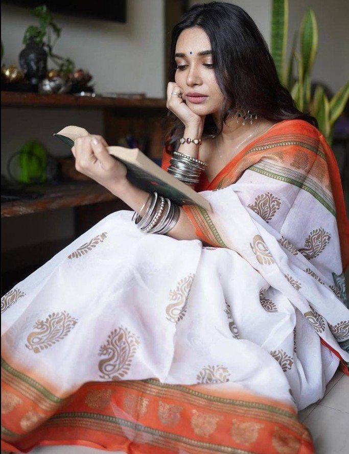 Saree Girl Dp