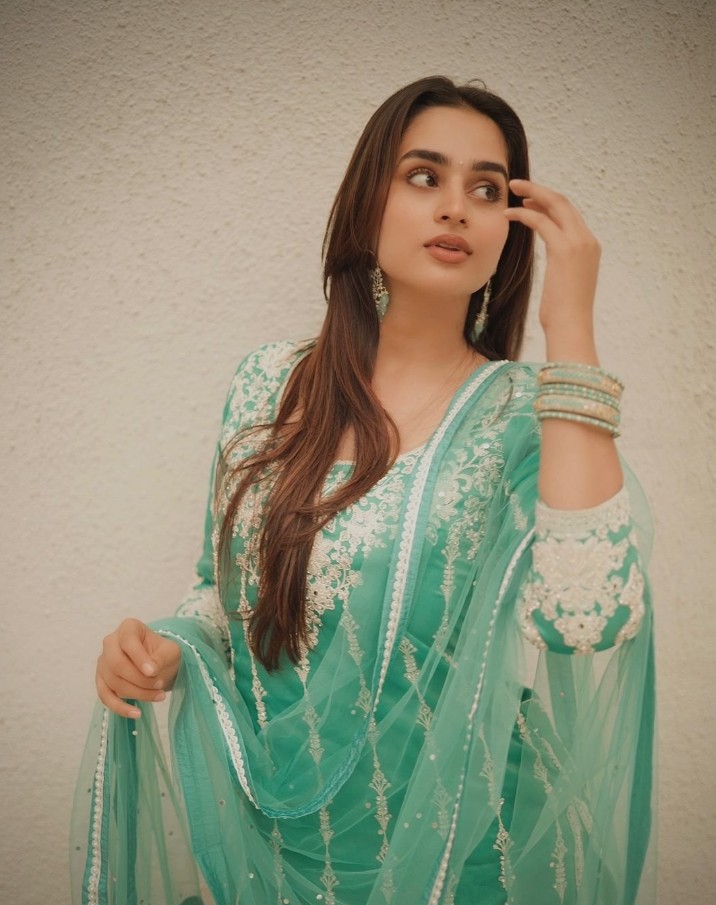 Ayesha Khan Hot Pics