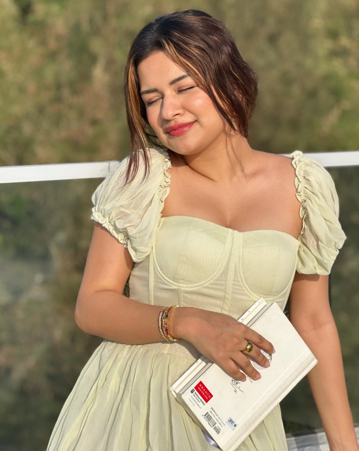 Avneet Kaur Hot Pics