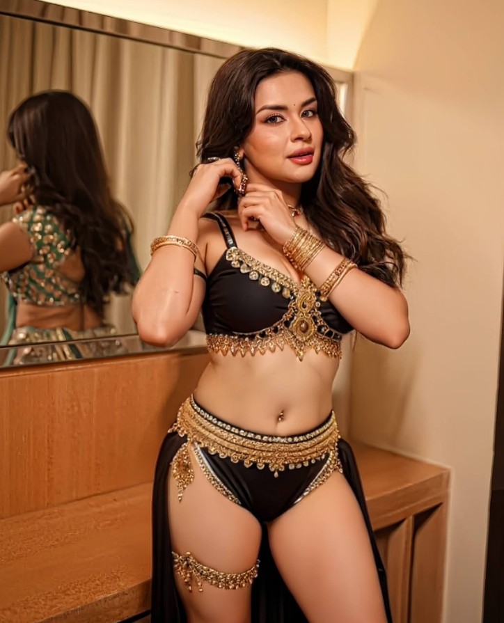 Avneet Kaur Hot Pics
