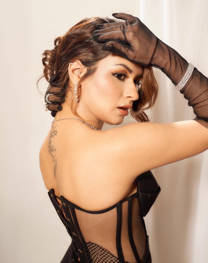 Avneet Kaur Hot Pics