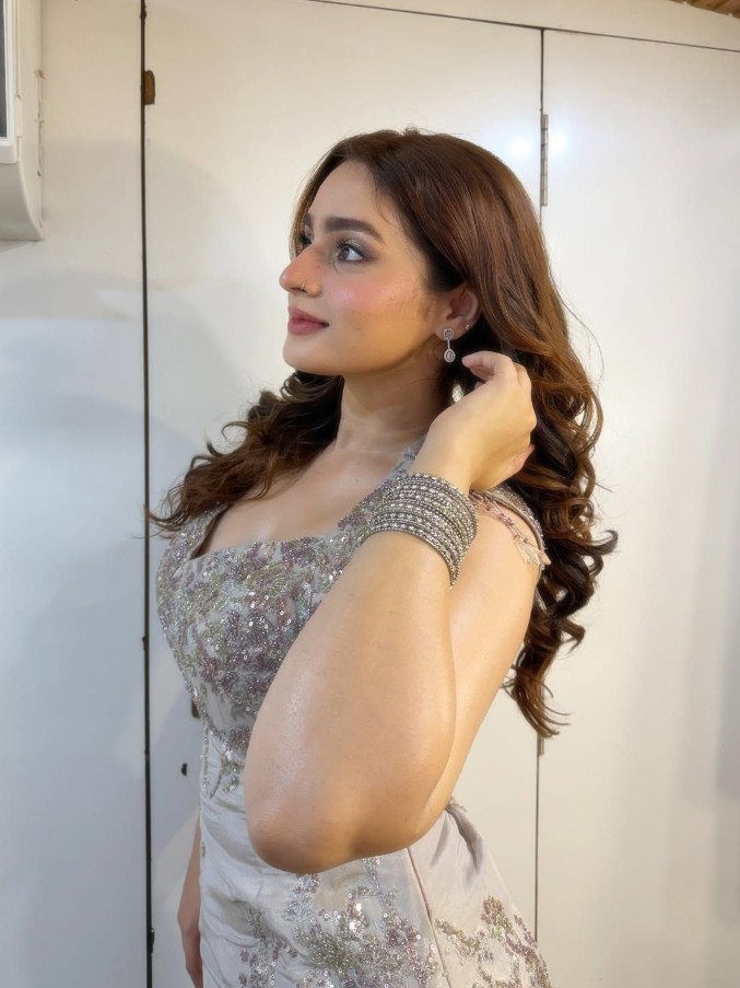 Ayesha Khan Hot Pics