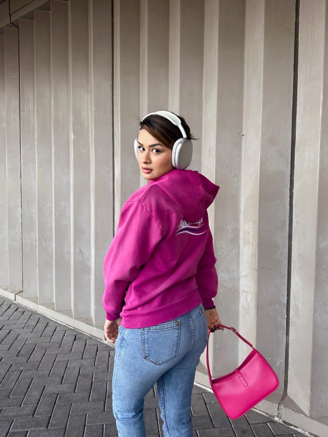 Avneet Kaur Hot Pics