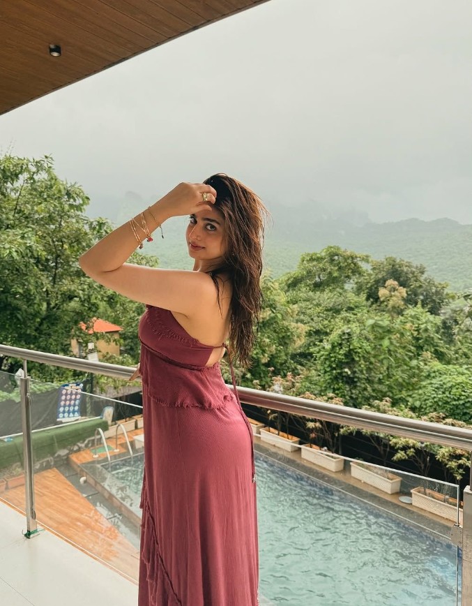 Ayesha Khan Hot Pics