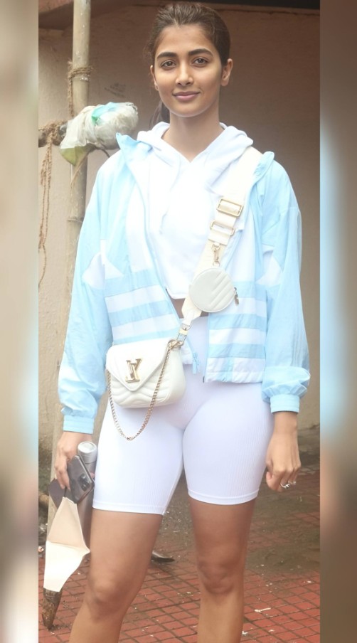 Pooja Hegde Hot Pics