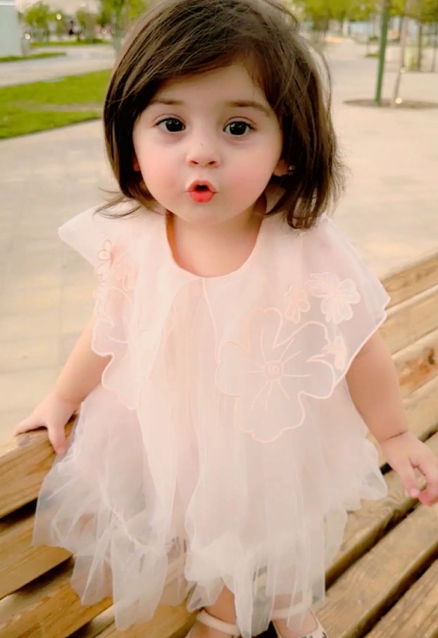 Whatsapp DP Cute baby girl