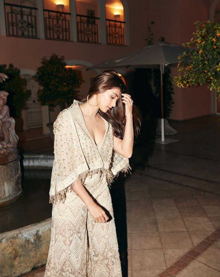 Pooja Hegde Hot Pics