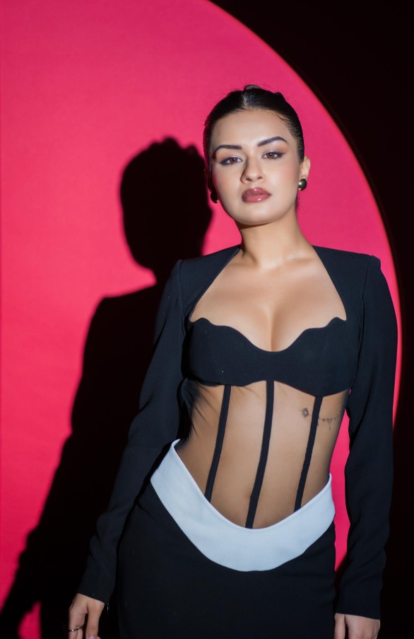 Avneet Kaur Hot Pics