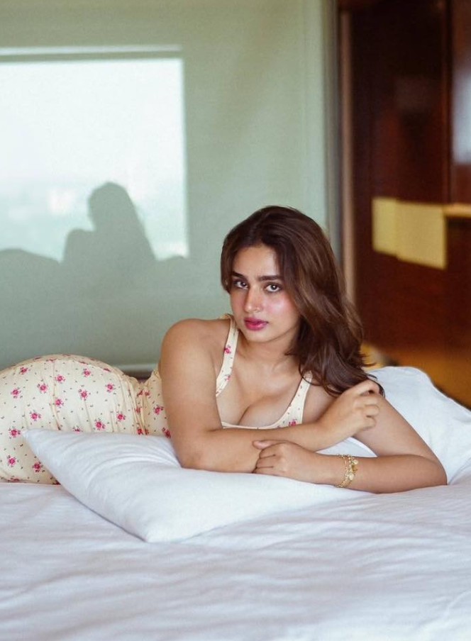Ayesha Khan Hot Pics