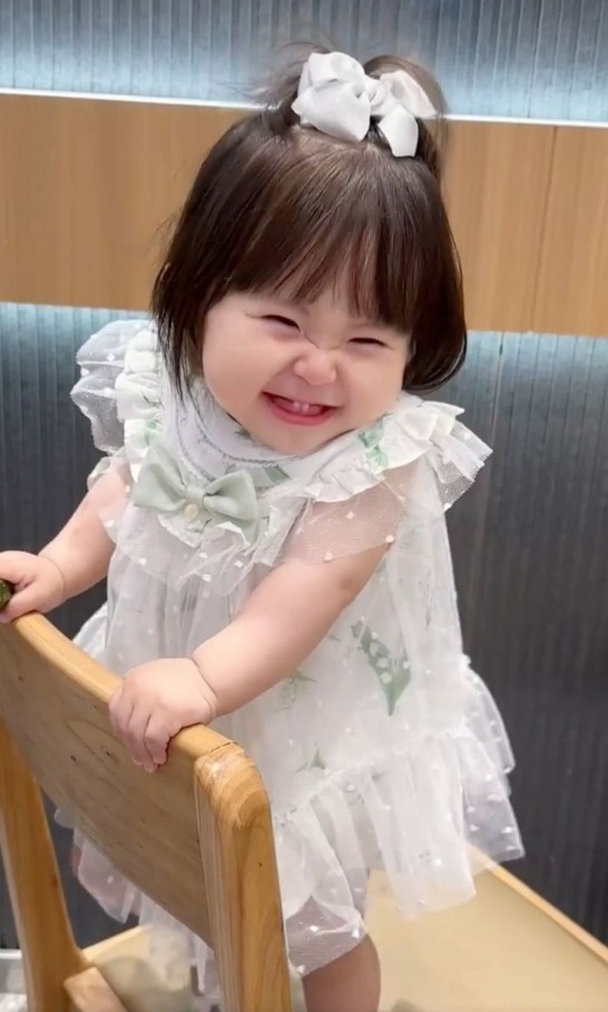 Whatsapp DP Cute baby girl