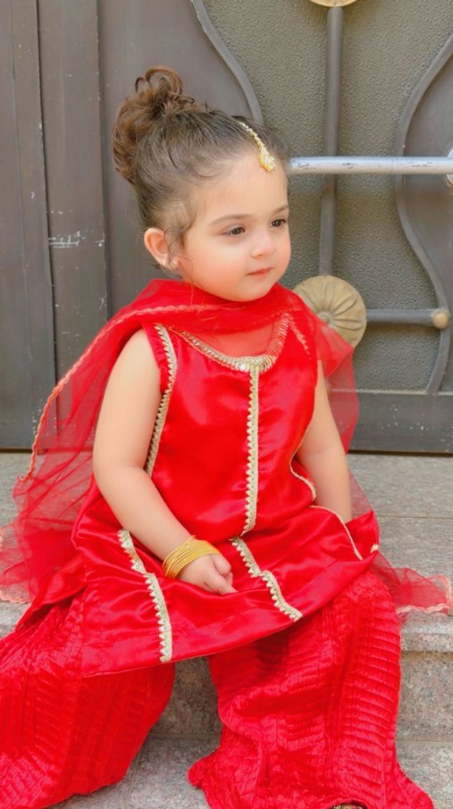 Whatsapp DP Cute baby girl