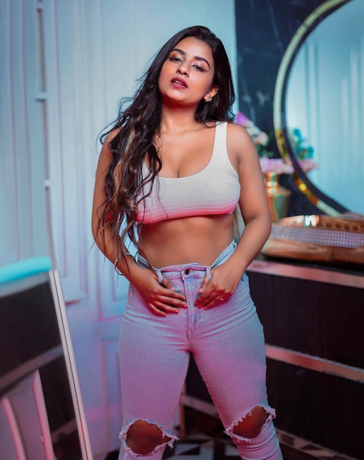Ayesha Khan Hot Pics