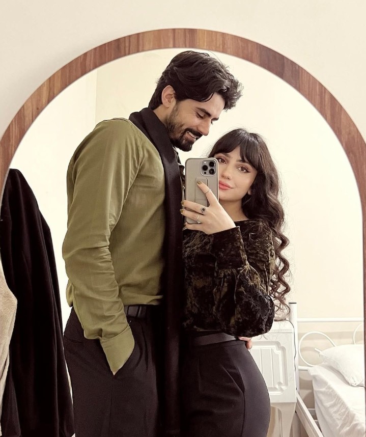 [1005+] Mirror Selfie Dp, Pics, Images, Photos & Wallpapers (2026)