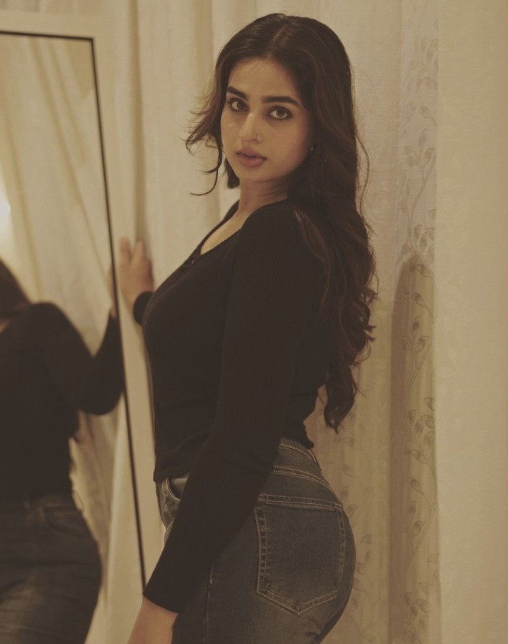Ayesha Khan Hot Pics