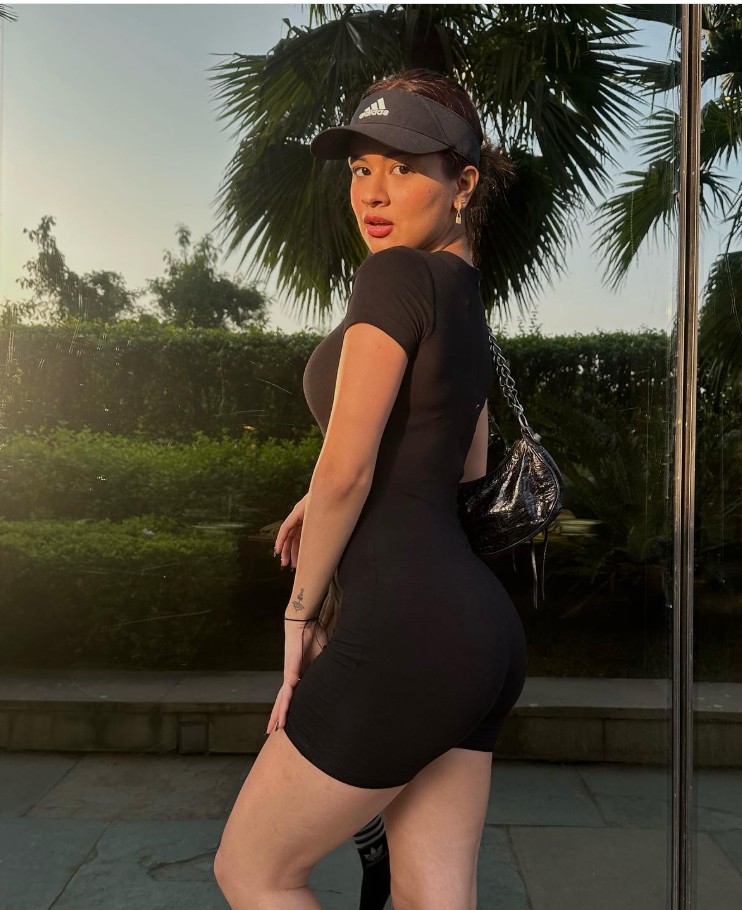 Avneet Kaur Hot Pics
