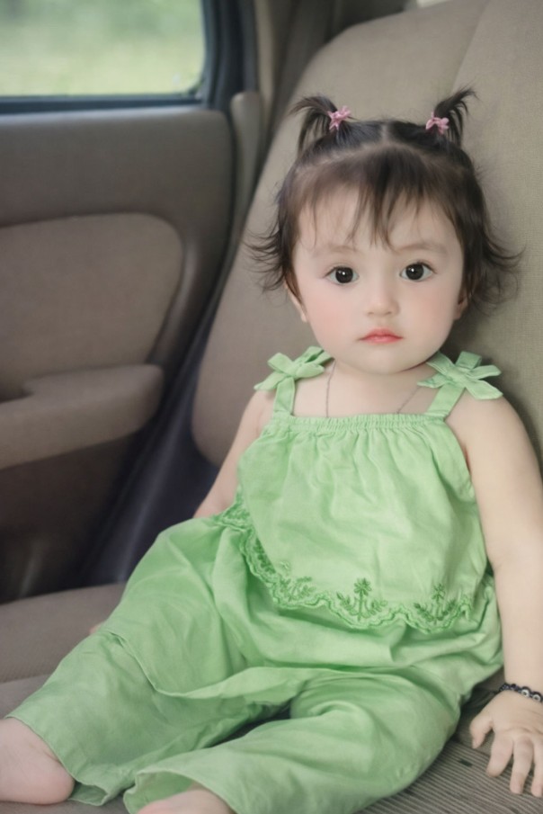 Whatsapp DP Cute baby girl