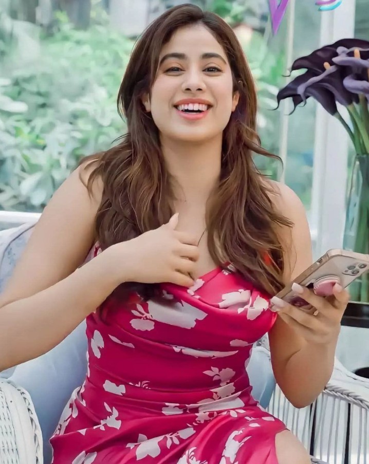 Janhvi Kapoor Hot Pics