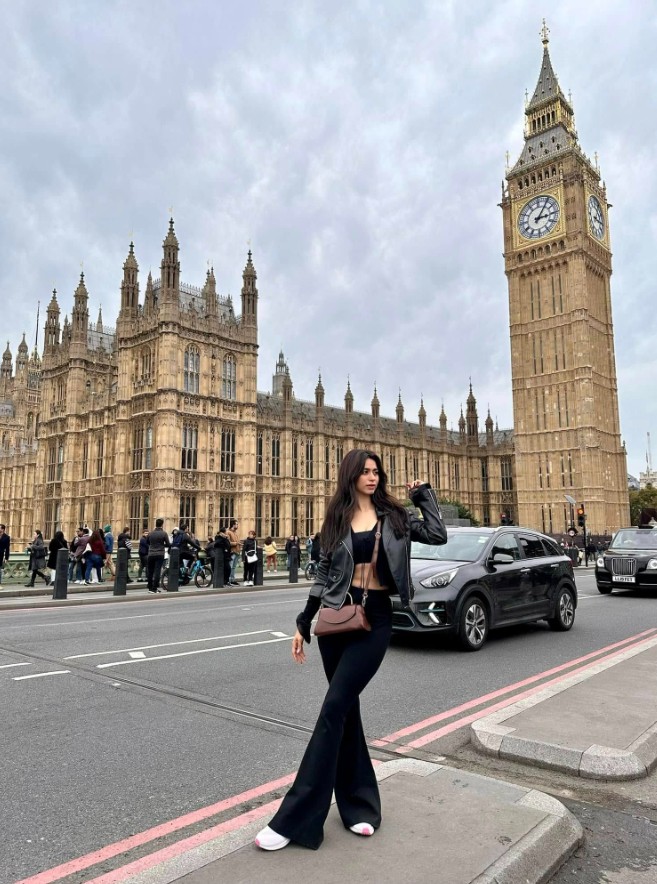 Soundarya Sharma hot Pics