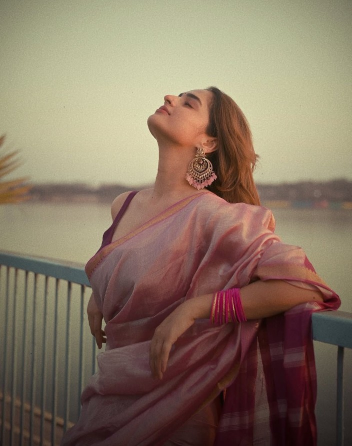 Ayesha Khan Hot Pics