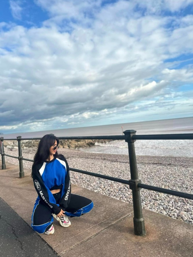 Soundarya Sharma hot Pics