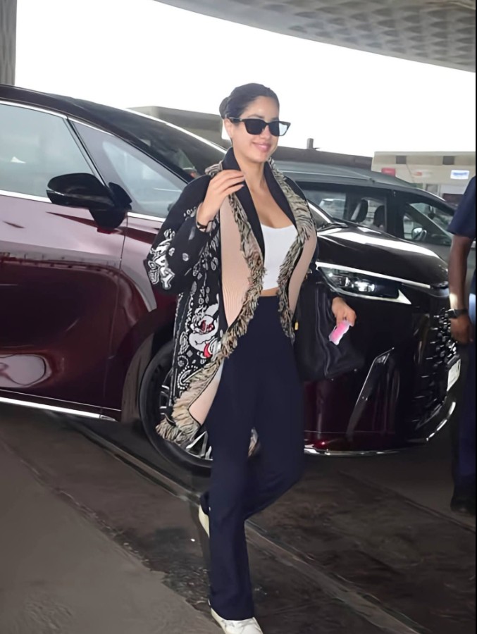 Janhvi Kapoor Hot Pics