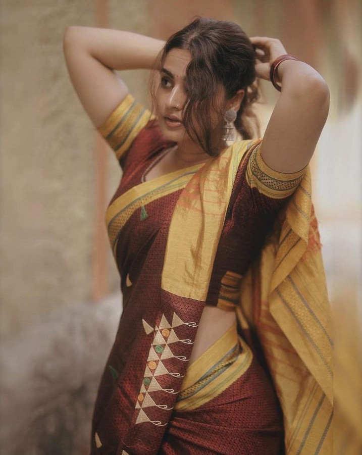 Ayesha Khan Hot Pics