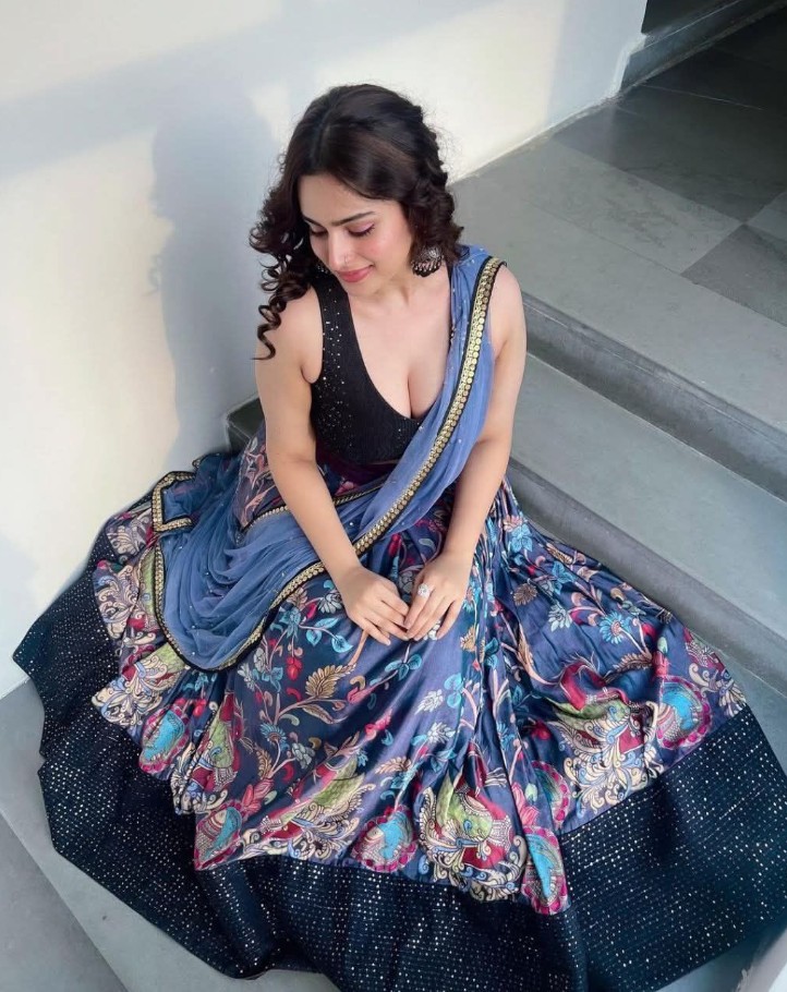 Ayesha Khan Hot Pics