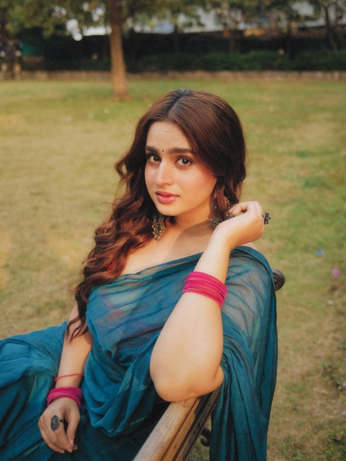Ayesha Khan Hot Pics