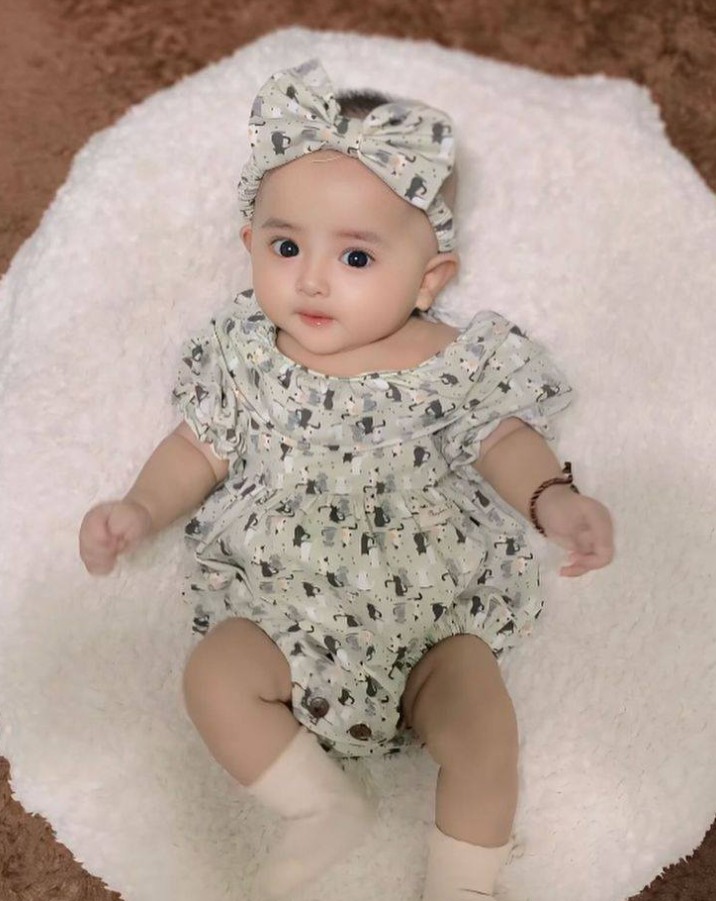 Whatsapp DP Cute baby girl